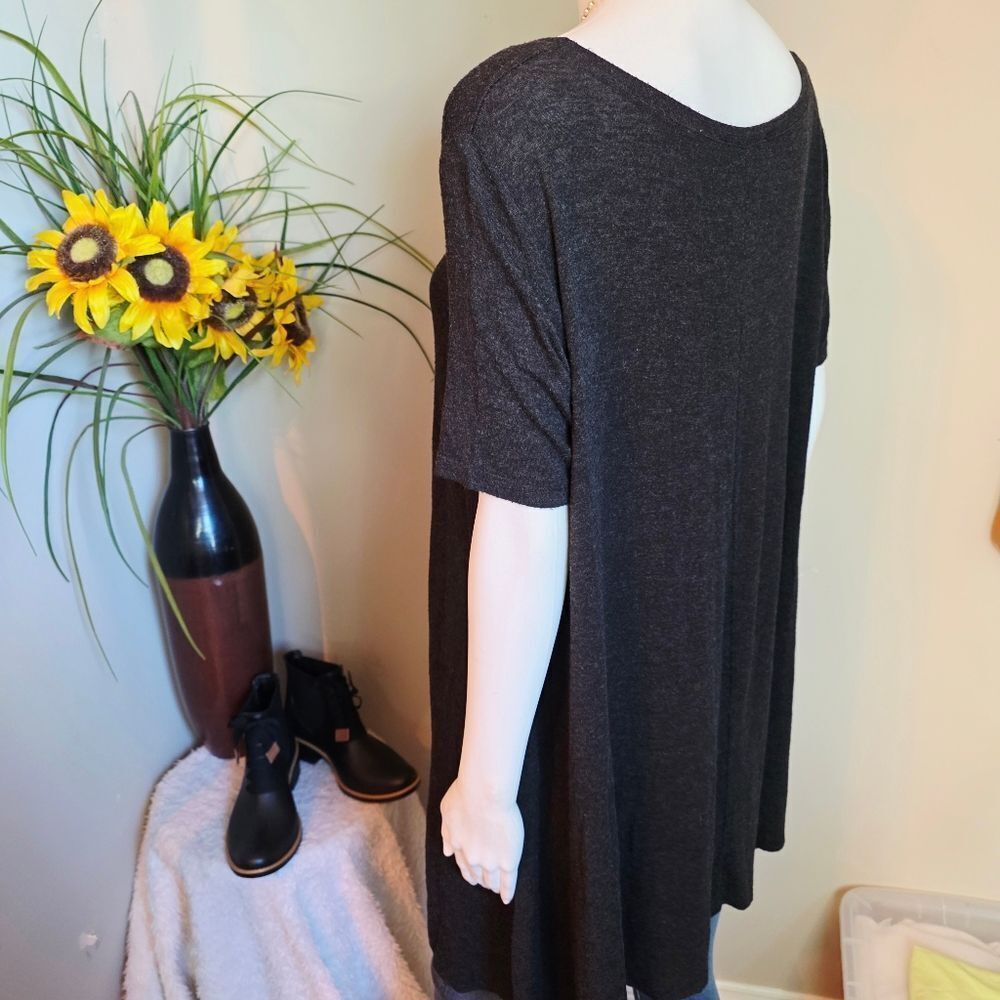 Brandy Melville Charcoal Short Sleeve Tee - Picture 5 of 5